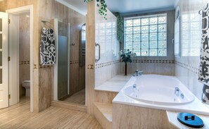 Shower, jetted bath, hair dryer, towels - VILLA-VISTA-MAR - 10 persons (San Bartolomé de Tirajana)