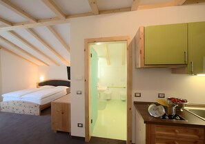 مكواة/لوح كي وواي فاي وملاءات أسرّة