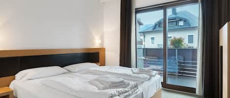 1 dormitori, planxa i posts de planxar, wifi i roba de llit