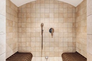 Spa - Studio 'Fewo 103' with Mountain View, Wi-Fi and Air Conditioning (St. Jakob)