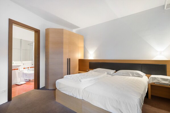 Fer et planche à repasser, Wi-Fi, draps fournis