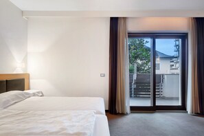 Iron/ironing board, WiFi, bed sheets - Studio 'Fewo 103' with Mountain View, Wi-Fi and Air Conditioning (St. Jakob)