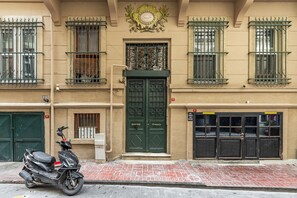 Exterior detail - Galata Tower 3 Bedr, 4Showers 2WC Luxery Apartment (İstanbul)