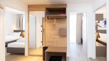 Travel cot, free WiFi