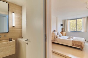 2 habitaciones, escritorio, tabla de planchar con plancha y internet 