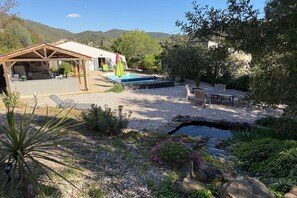 Outdoor dining - La Rocaille, house for 6 with swimming pool (Roquebrun)