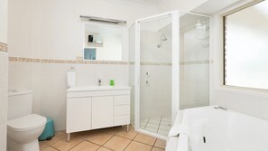 Douche, sèche-cheveux