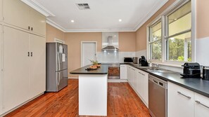 Private kitchen - Glandore Estate Cellar Door on site! (Pokolbin)