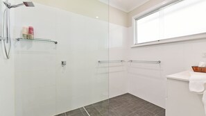 Douche, sèche-cheveux
