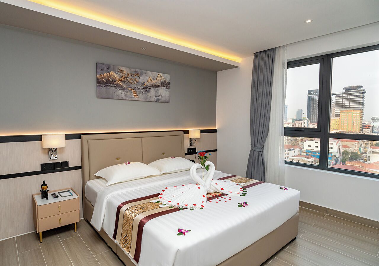 Desk, laptop workspace, iron/ironing board, free WiFi