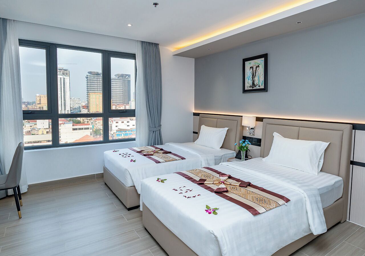 Desk, laptop workspace, iron/ironing board, free WiFi