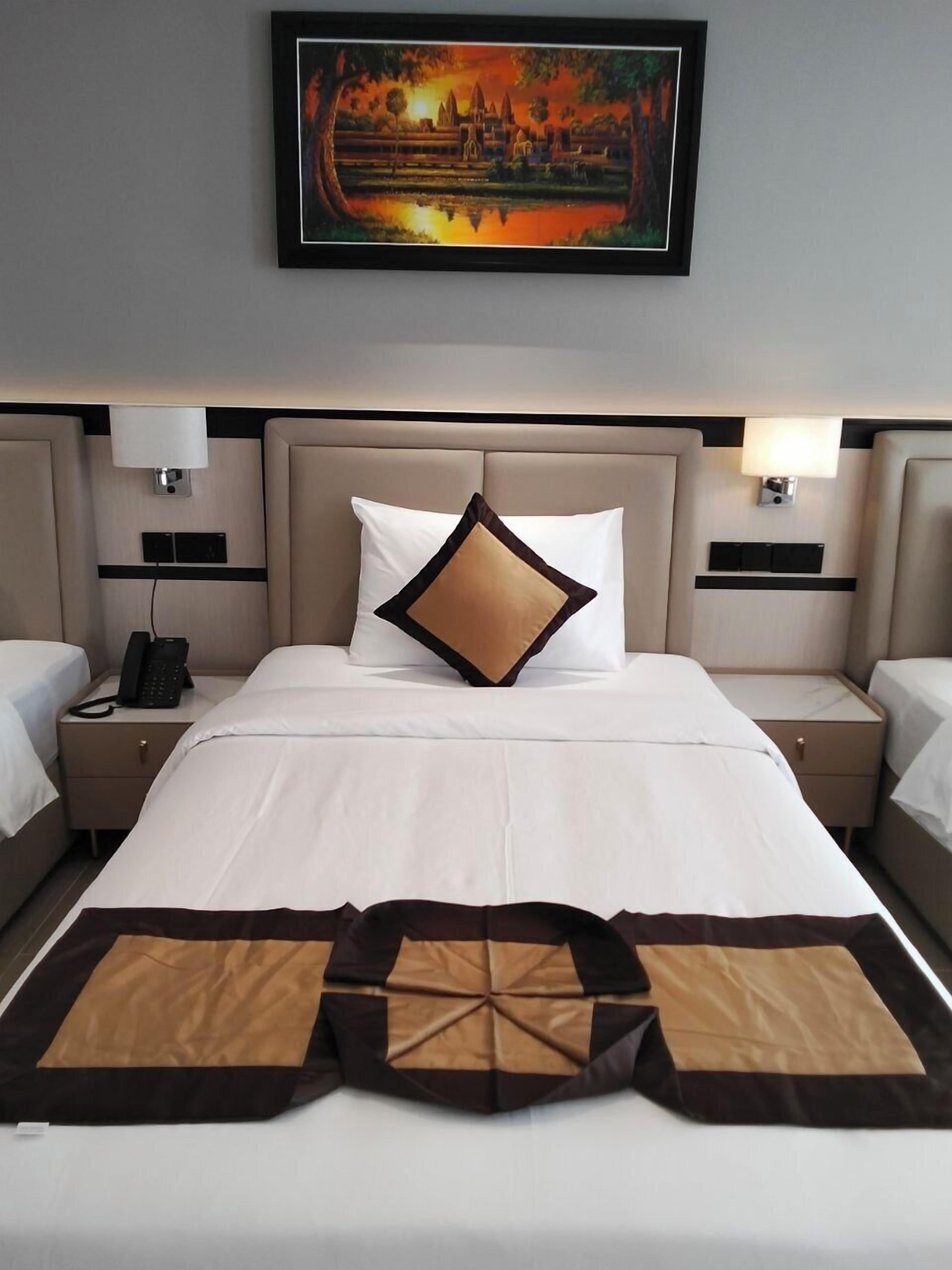 Deluxe Double Room, Balcony, City View | Desk, laptop workspace, iron/ironing board, free WiFi