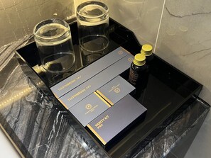 LN Suite | Bathroom amenities - LN Hotel & Residence  (Phnom Penh)