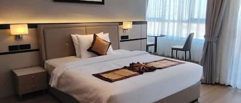 Desk, laptop workspace, iron/ironing board, free WiFi