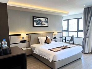 Deluxe Room | Desk, laptop workspace, iron/ironing board, free WiFi - LN Hotel & Residence  (Phnom Penh)