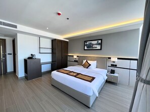 Deluxe Room | Desk, laptop workspace, iron/ironing board, free WiFi - LN Hotel & Residence  (Phnom Penh)