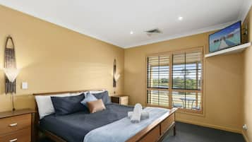 1 bedroom, free WiFi, bed sheets