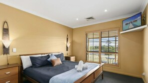 Free WiFi, bed sheets - Tuscan charm meets Hunter Valley tranquility. (Rothbury)