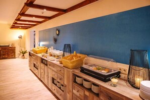 Dining - Bernsteinsee Hotel and Ferien-Standard Double Room (Sassenburg)