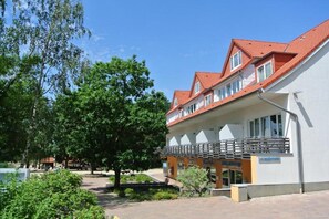 Exterior - Bernsteinsee Hotel and Ferien Superior Double Room (Sassenburg)