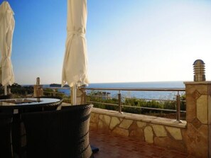 Outdoor dining - Wohnung mit Pool by Interhome (Bar)