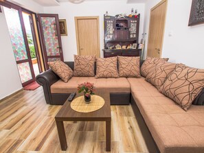 Living area - Familienfreundliche Wohnung direkt am Meer by Interhome (Dobrota)
