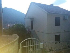 Exterior - Ruhiger Ort im Herzen einer Bucht by Interhome (Dobrota)