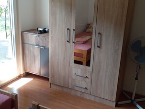 Internet - Ruhiger Ort im Herzen einer Bucht by Interhome (Dobrota)