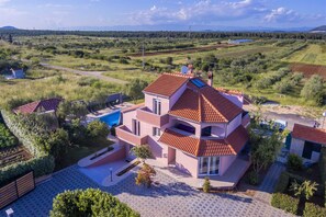 Exterior - Luxury Villa, Sleeps 10 with Private Pool (Biograd na moru)