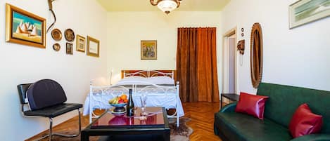 1 bedroom, iron/ironing board, free WiFi