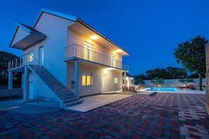 Exterior - Large Villa with Pool, Rural Setting (Stankovci)