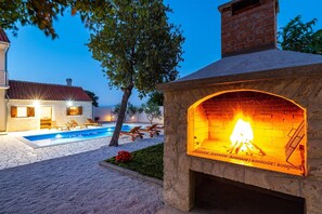 Terrace/patio - Large Villa with Pool, Rural Setting (Stankovci)