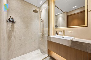 Basic Studio | Bathroom - The Velvet Apex Studio w/ Jacuzzi Trillionaire (Dubai)