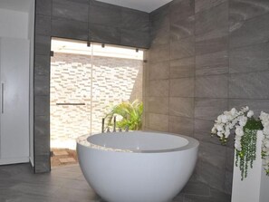 Towels - Villa "Grand Amber" mit Terrasse by Interhome (Diani Beach)