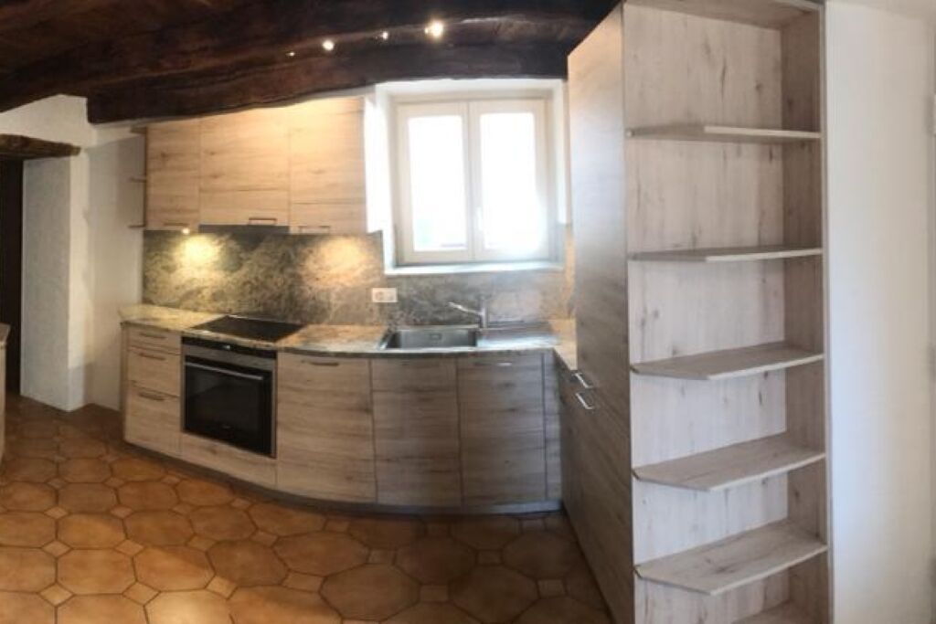 Four à micro-ondes, un four, surface de cuisson, lave-vaisselle