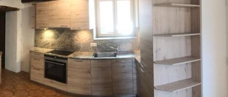 Four Ă micro-ondes, un four, surface de cuisson, lave-vaisselle