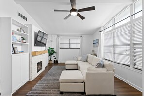 Smart TV, fireplace, books - Jasmine Oaks Retreat in beautiful South Tampa (Tampa)