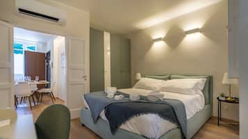 Fer et planche Ă repasser, lit parapluie, accĂšs Internet, draps fournis