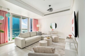 TV - Free housekeeping visits during your stay - StayShort - Stylish 2-Bedroom in JLT That Sleeps 6 Comfortably (JLT)