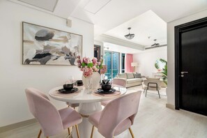 Dining - Free housekeeping visits during your stay - StayShort - Stylish 2-Bedroom in JLT That Sleeps 6 Comfortably (JLT)