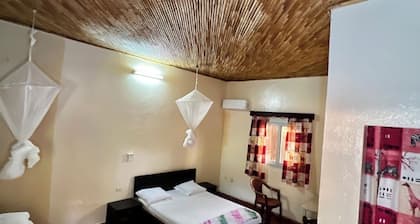 Peaceful location 2mn from Fadiouth island Hotel bar restaurant le finio