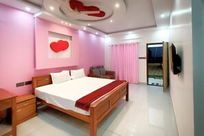 Room - Ocean Queen Palace Poovar – Deluxe Double Room with Balcony Overlooking the Sea (Poovar)