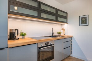 Kühlschrank, Ofen, Herdplatte, Geschirrspüler