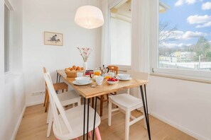 Dining - Salty apartment: 135m² eco-luxury with sauna near the beach (Heringsdorf (Seebad))