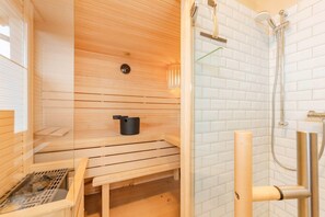 Hair dryer, towels - Salty apartment: 135m² eco-luxury with sauna near the beach (Heringsdorf (Seebad))