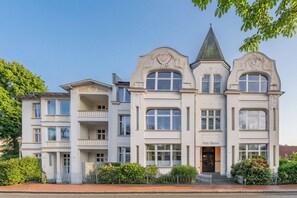 Exterior - Salty apartment: 135m² eco-luxury with sauna near the beach (Heringsdorf (Seebad))