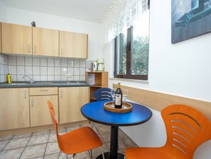 Kühlschrank, Kochgeschirr/Geschirr/Besteck