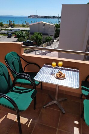 Outdoor dining - für 4 Personen ca. 40 m² in Podstrana, Dalmatien (Gespanschaft Split-Dalma by Interhome (Podstrana)