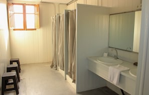 Ducha y papel higiénico