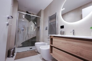 Shower, bidet, towels, shampoo - VivimiHome - MaisonErcolano (Ercolano)